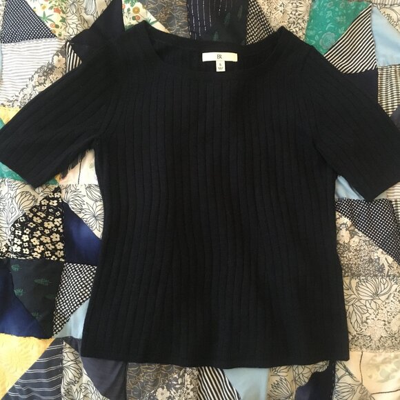 100% Merino wool navy blue Banana Republic half sleeve sweater (size small) - Picture 4 of 7
